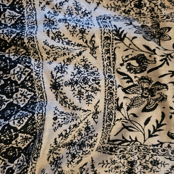 Akemi & Kin Top - Picture 5 of 8